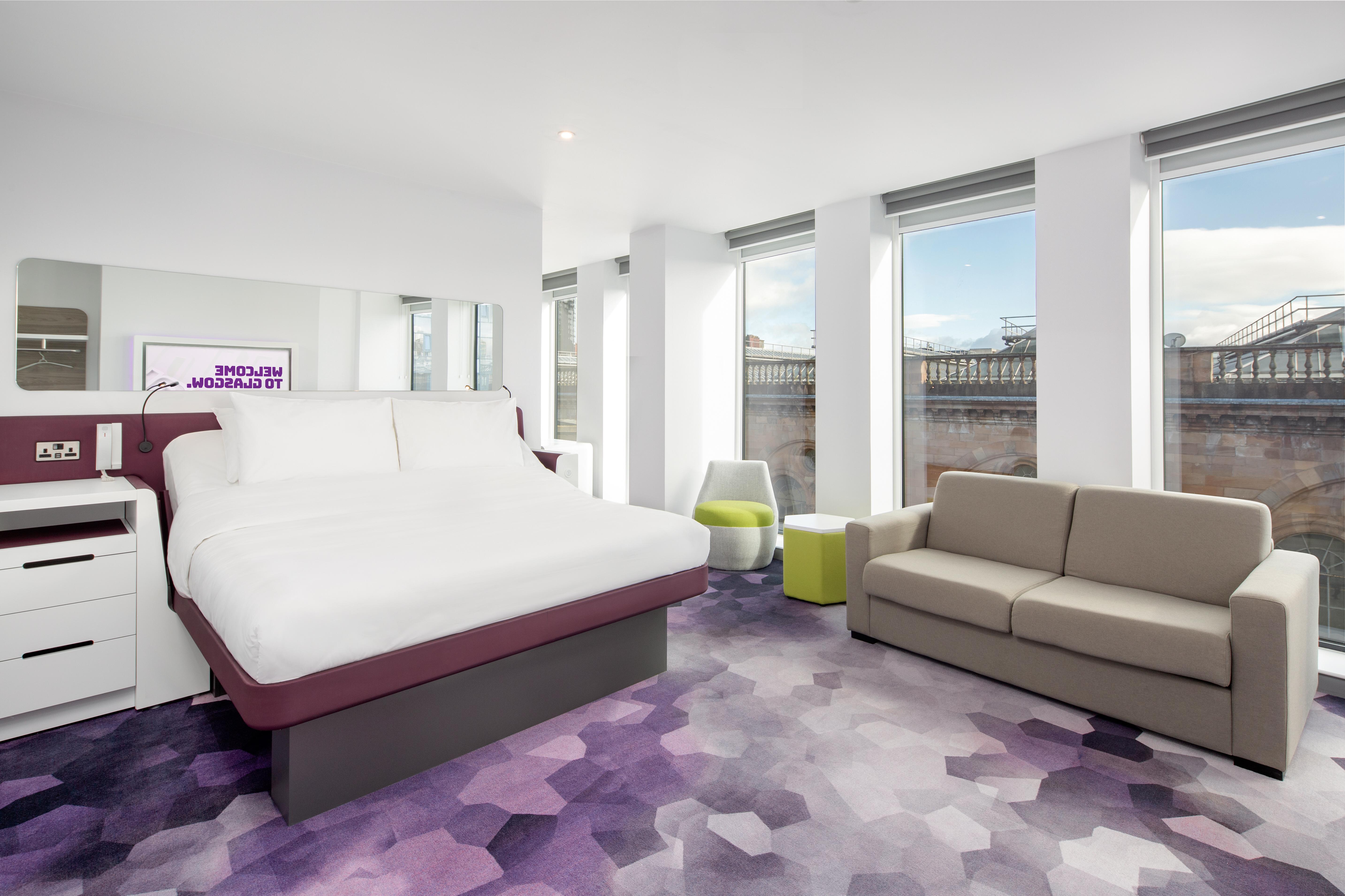 Yotel 글라스고 외부 사진 A room at the new Holiday Inn Express in Warsaw, Poland
