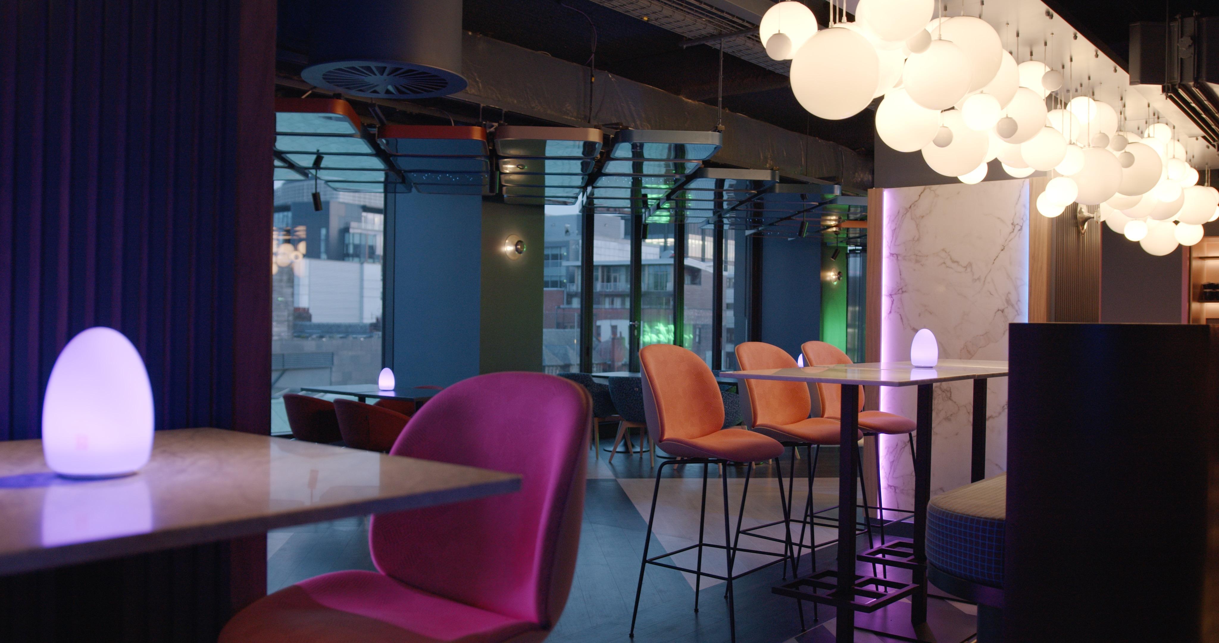 Yotel 글라스고 외부 사진 Interior of the bar